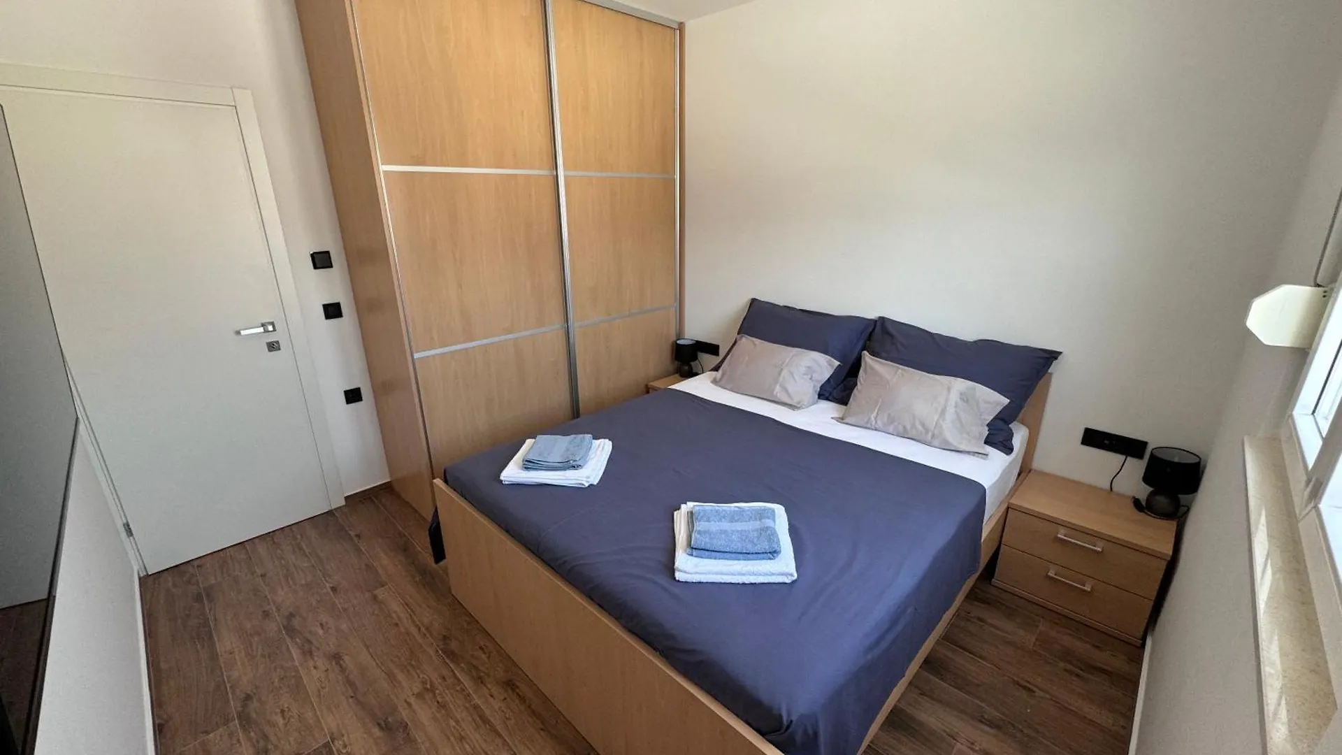 Chill Blue - Split Apartment